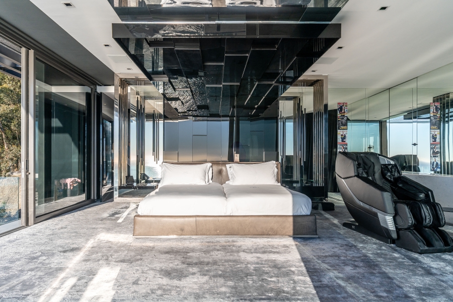 7 Bedroom Property for Sale in Clifton Western Cape